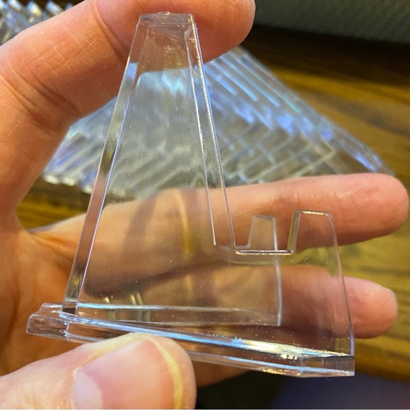 New in box package of 15 clear acrylic easel stands 2.16 inch height from Hipiwe - Picture 5 of 13